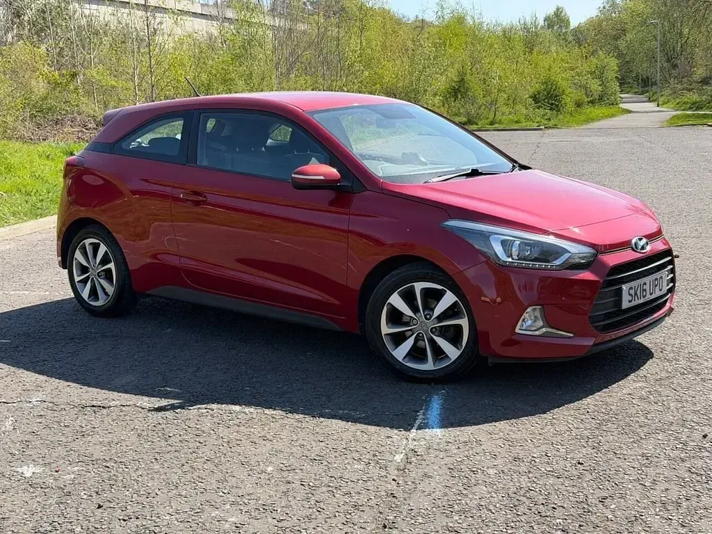 Käytetty Hyundai i20 SE 84 HP (61 kW) 2016 Punainen Coupe - kaksiovinen