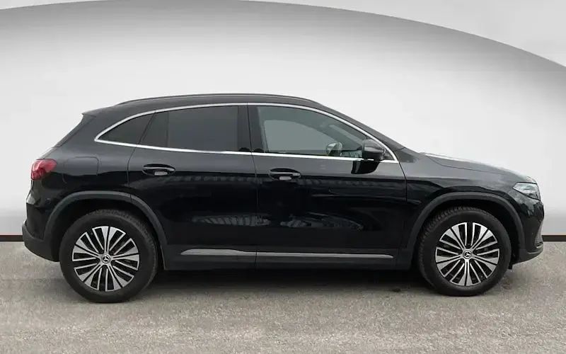 Begagnad Mercedes EQA250+ Edition 139 kW (190 HK) 2023 Svart SUV