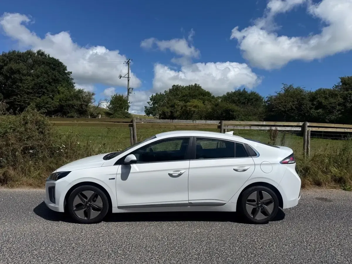 Used Hyundai Ioniq Edition 141 HP (103 kW) 2020 White Hatchback