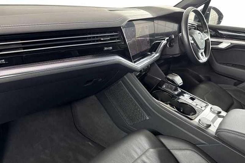 Used VW Touareg Black Edition 231 HP (169 kW) 2020 White SUV