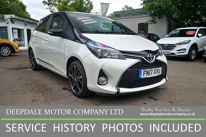 White/black Used 2017 Toyota Yaris Design Hatchback | £8,990 (Fair price) - Image 1/4