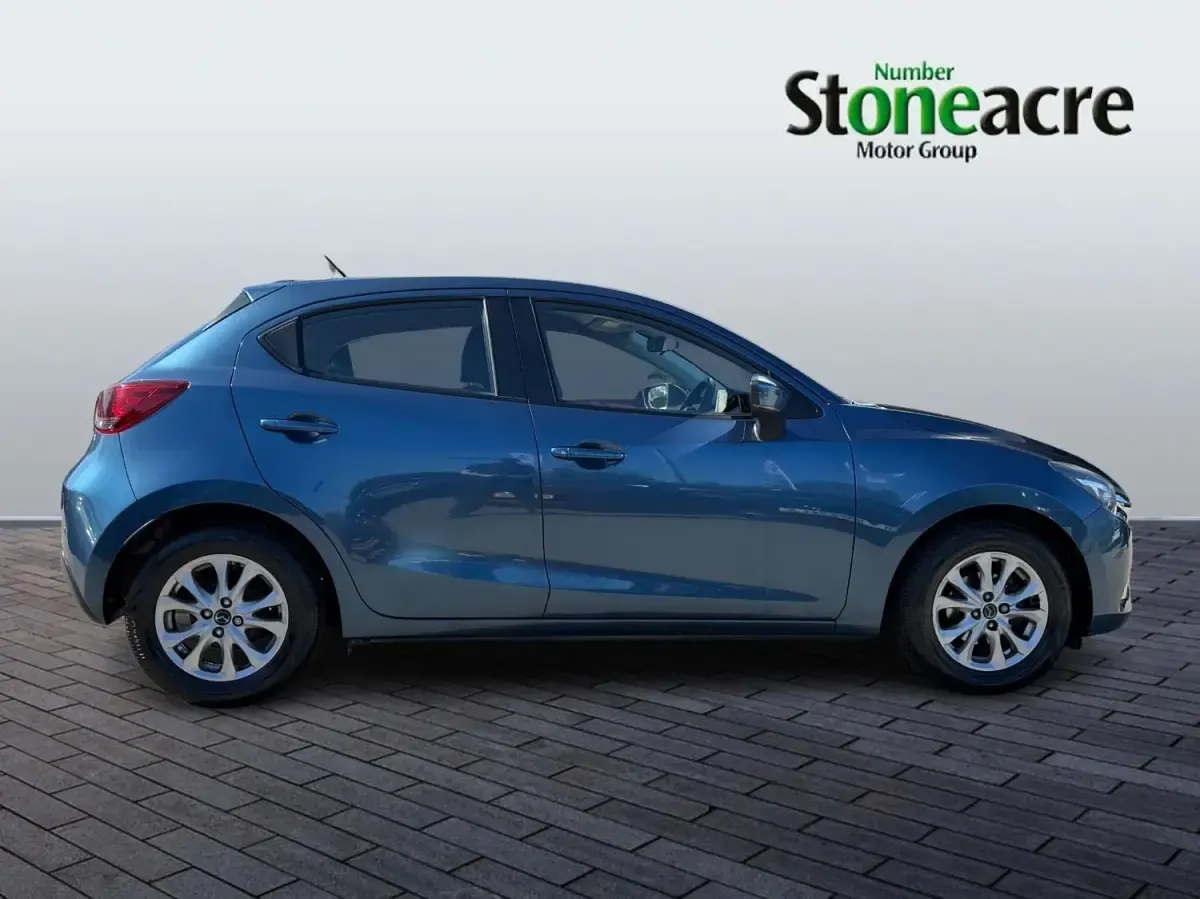 Usado Mazda 2 90 HP (66 kW) 2019 Azul Citadino