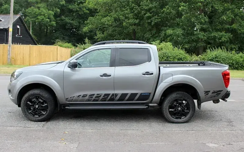 Used Nissan Navara N-Guard 190 HP (139 kW) 2021 Grey Pickup