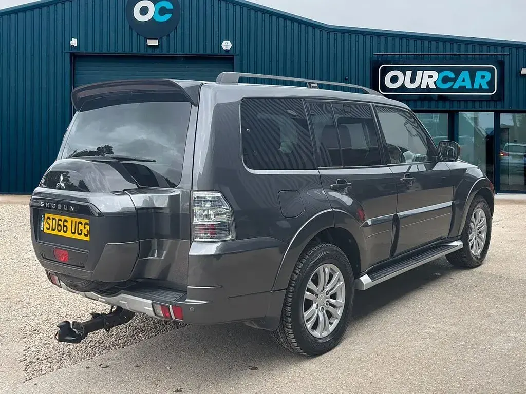Used Mitsubishi Shogun 187 HP (137 kW) 2016 Grey SUV