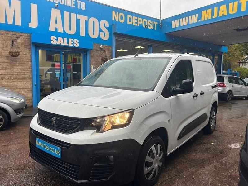 White Used 2019 Peugeot Partner MPV | £6,495 (Fair price) - Image 1/4