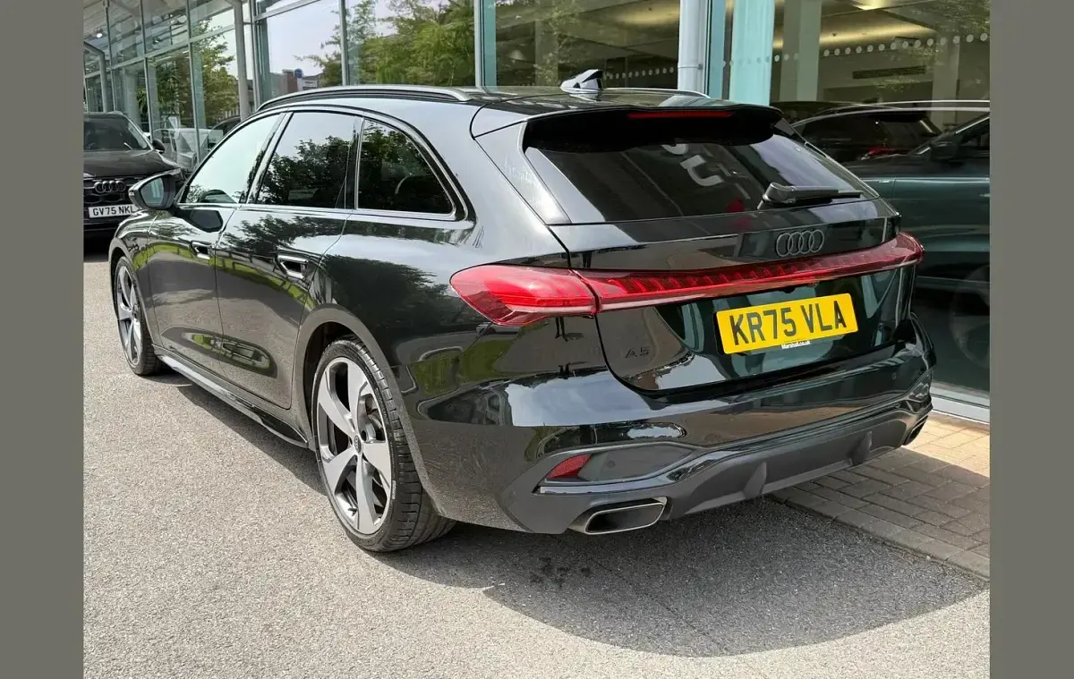 Used Audi A5 Advanced 200 HP (147 kW) 2025 Black Estate