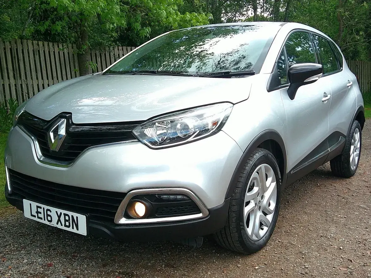 Used Renault Captur Dynamique 90 HP (66 kW) 2016 Silver SUV