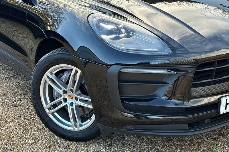 Used Porsche Macan 265 HP (194 kW) 2022 Black SUV