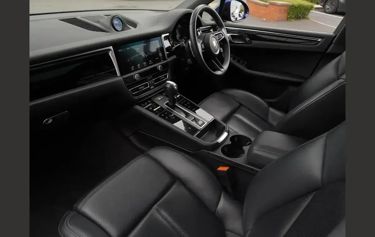 Used Porsche Macan 261 HP (191 kW) 2023 Blue SUV