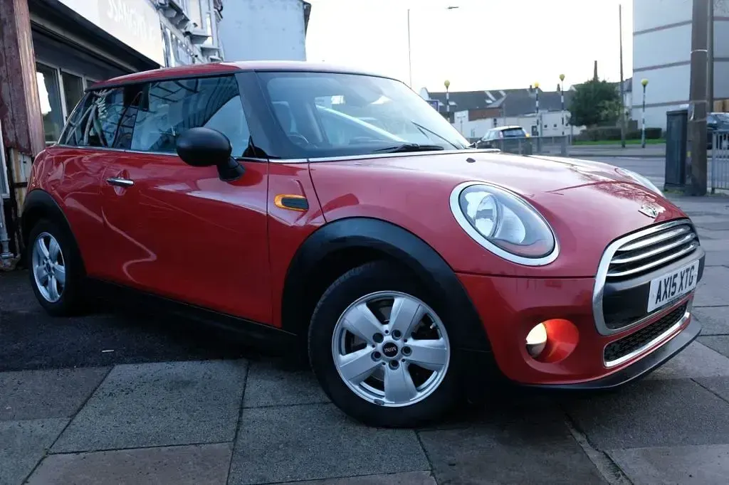 Used Mini ONE 101 HP (74 kW) 2015 Red Hatchback
