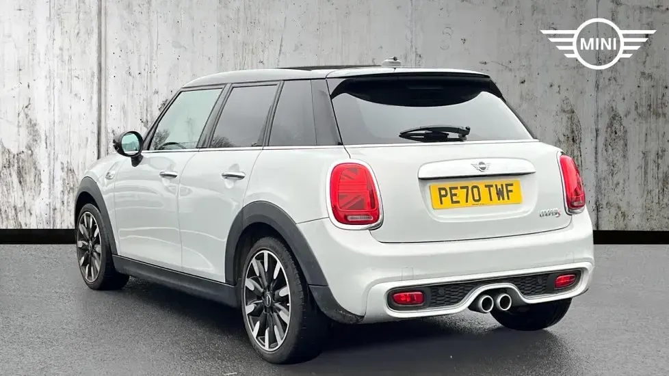 Usado Mini Cooper S Exclusive 189 CV (139 kW) 2020 Plateado Utilitario