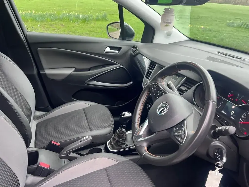 Used Vauxhall Crossland X Elite 130 HP (95 kW) 2020 White SUV