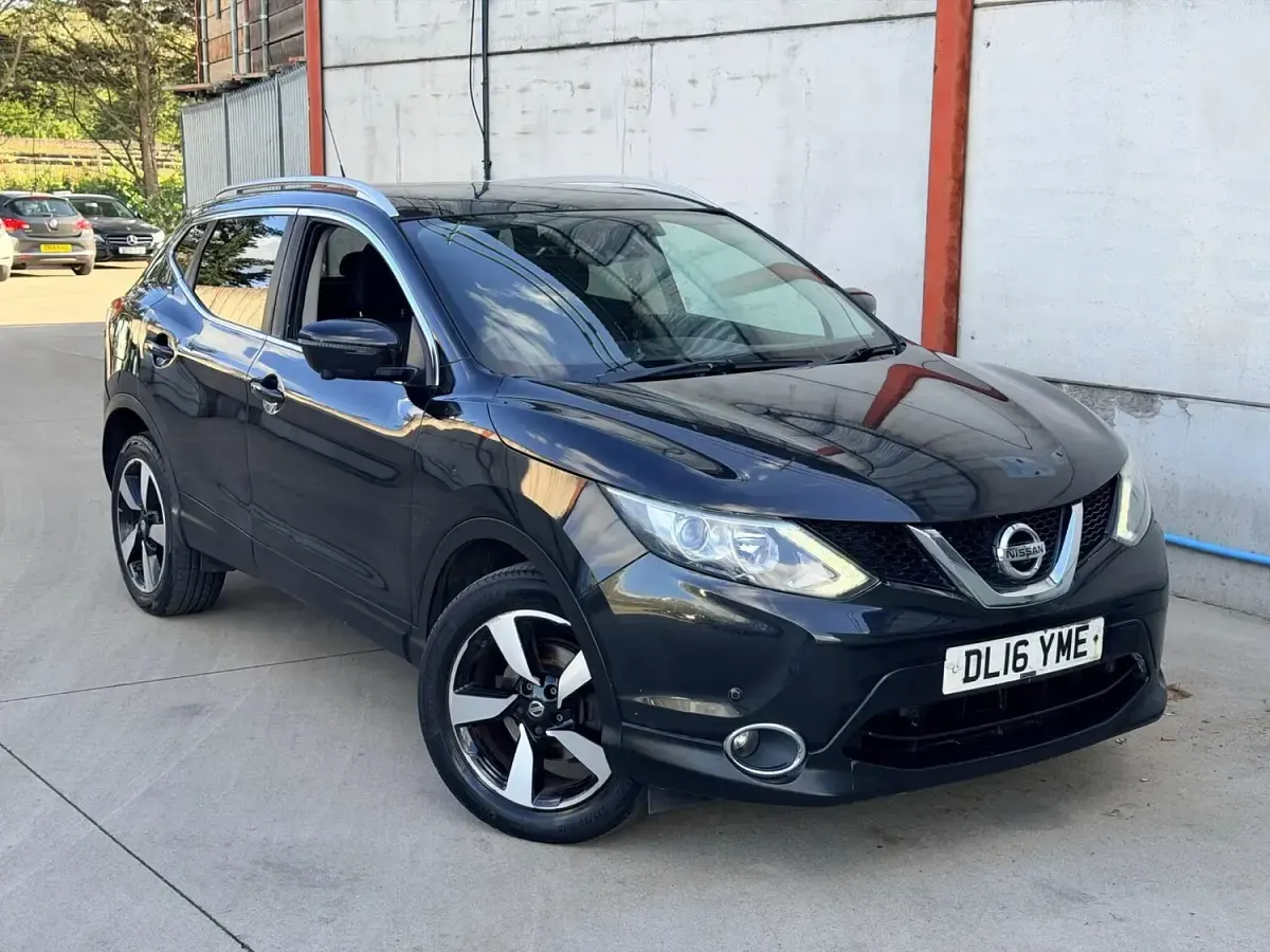Used Nissan Qashqai N-Connecta 110 HP (80 kW) 2016 Black SUV