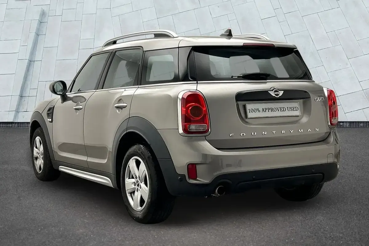 Usado Mini Cooper Countryman 136 HP (100 kW) 2017 Prateado SUV