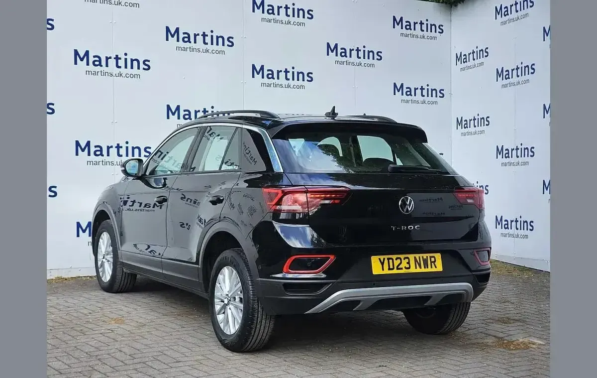 Usado VW T-Roc Life 150 HP (110 kW) 2023 Preto SUV