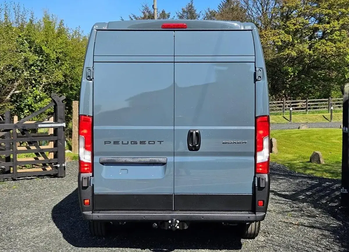 Second-hand Peugeot Boxer 138 CP (101 kW) 2025 Gri Van