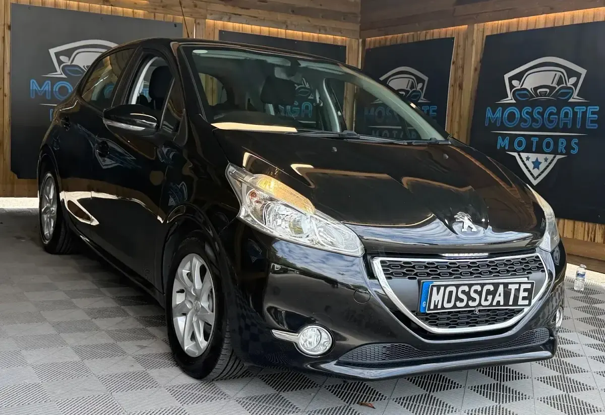 Used Peugeot 208 Active 67 HP (49 kW) 2016 Black Hatchback
