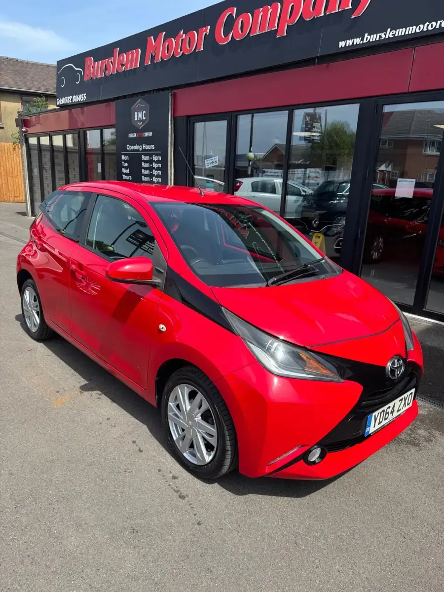 Used Toyota Aygo x-press 68 HP (50 kW) 2014 Red Hatchback