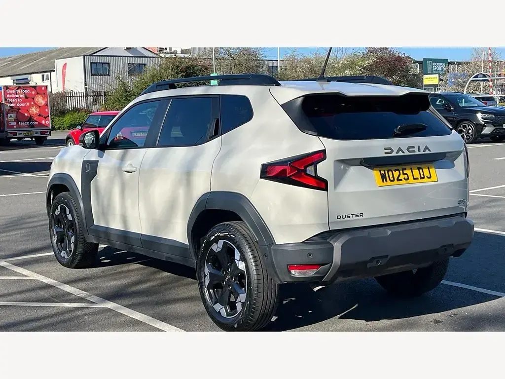 Used Dacia Duster Extreme 130 HP (95 kW) 2025 Beige SUV