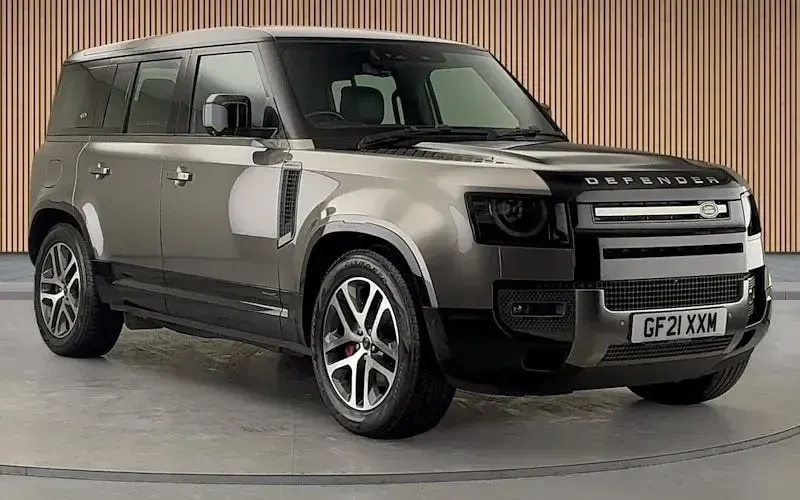 Used Land Rover Defender 300 HP (220 kW) 2024 Estate