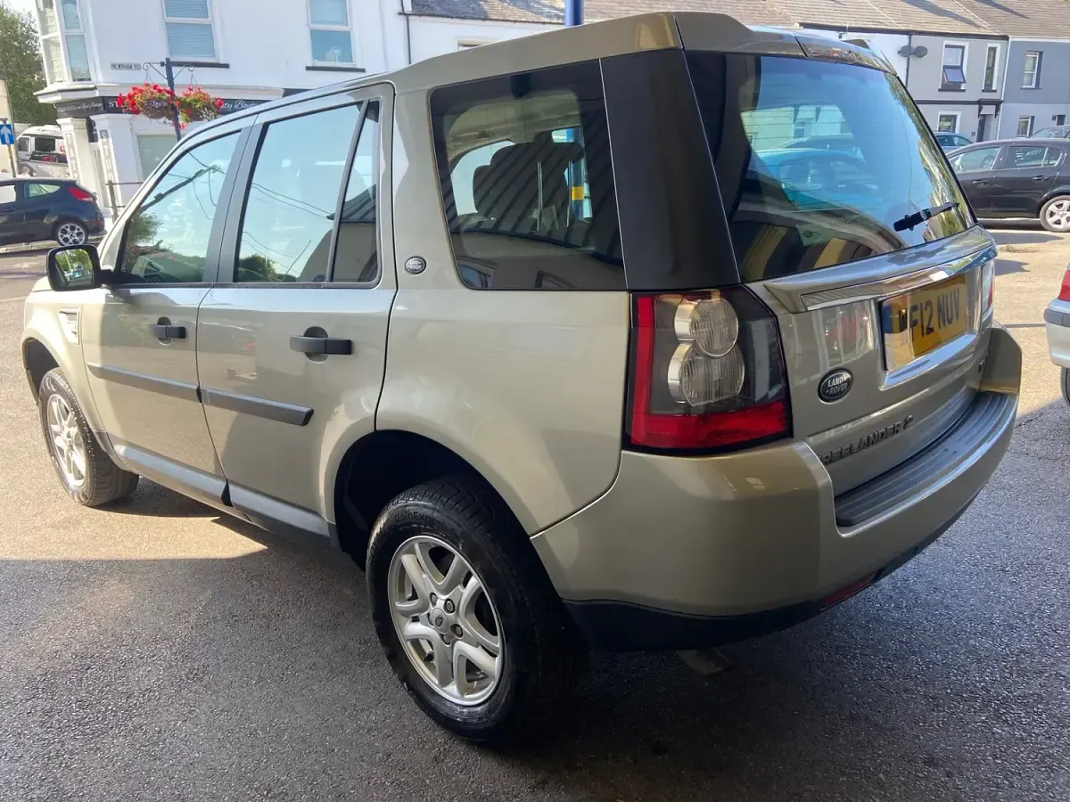Used Land Rover Freelander 2 S 150 HP (110 kW) 2012 Gold SUV