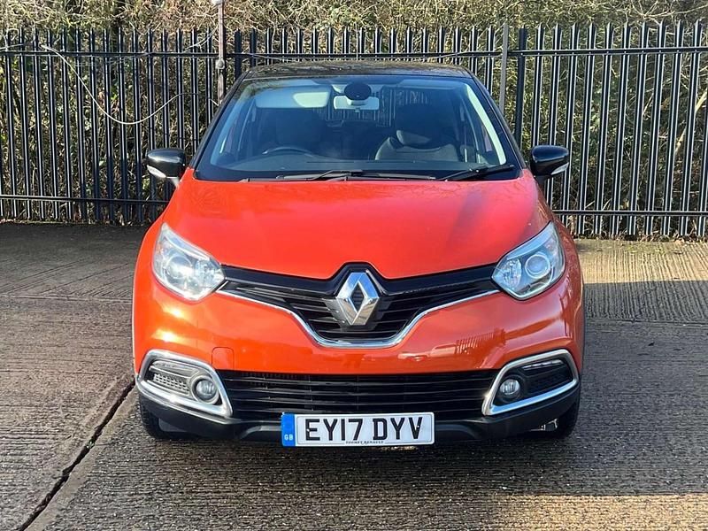 Used Renault Captur Dynamique 90 HP (66 kW) 2017 Orange/black SUV