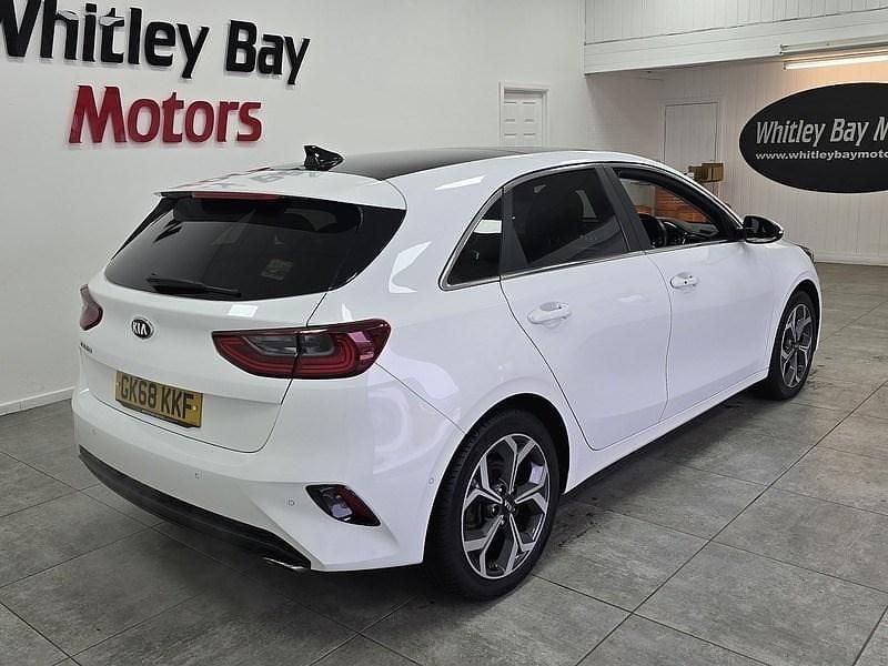 Used Kia Ceed First Edition 138 HP (101 kW) 2018 White Hatchback