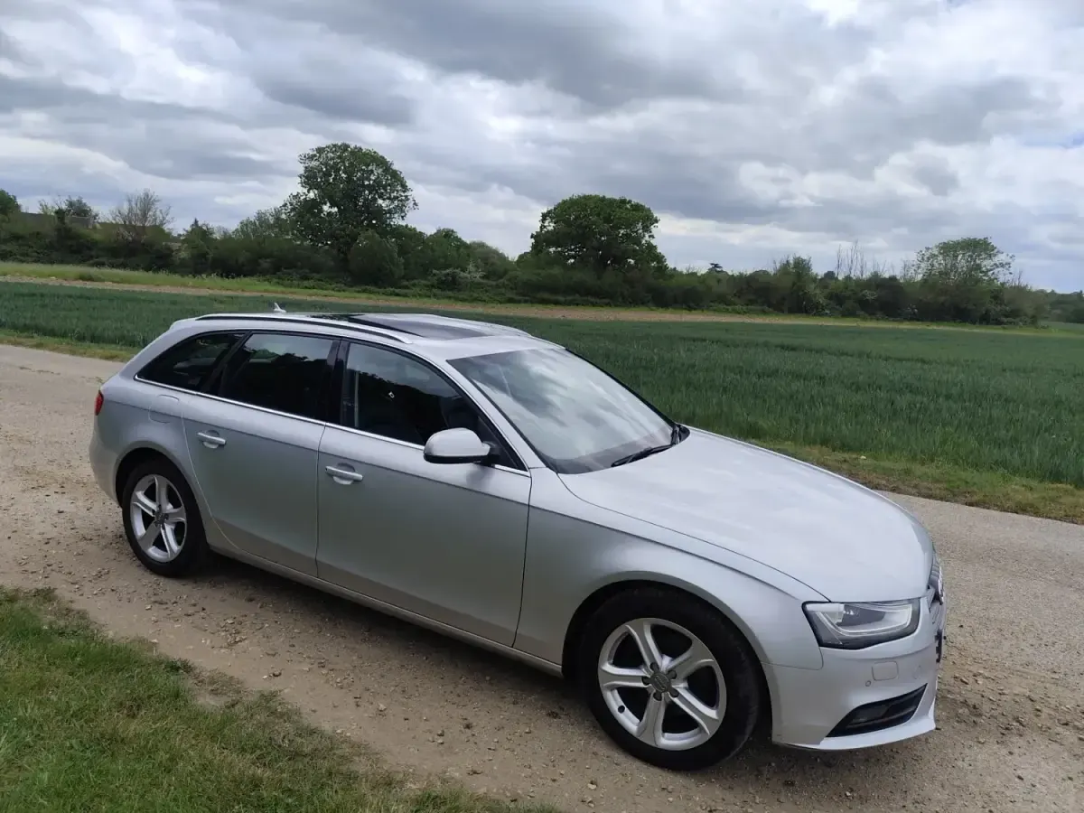 Usado Audi A4 Premium 177 CV (130 kW) 2012 Plateado Familiar