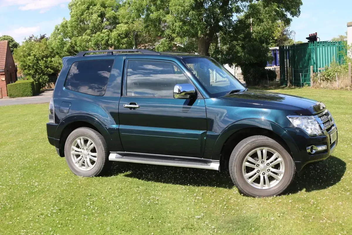Used Mitsubishi Shogun Warrior 2017 Green SUV