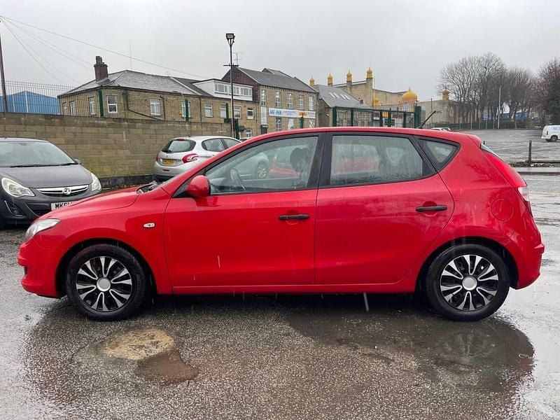Used Hyundai i30 Classic 109 HP (80 kW) 2010 Red Hatchback