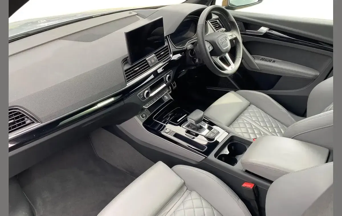 Used Audi Q5 Advanced 261 HP (191 kW) 2022 Silver SUV