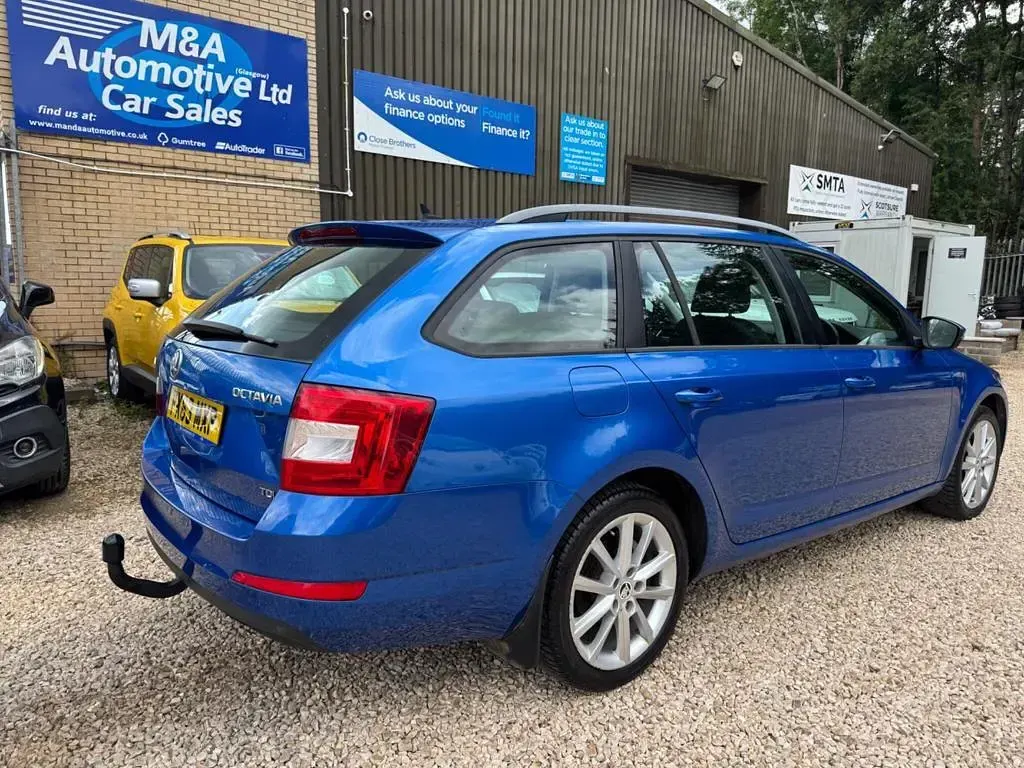 Used Skoda Octavia Elegance 105 HP (77 kW) 2013 Blue Estate
