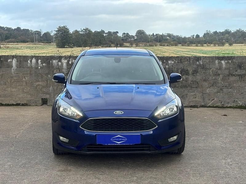Used Ford Focus Zetec 125 HP (91 kW) 2015 Blue Hatchback