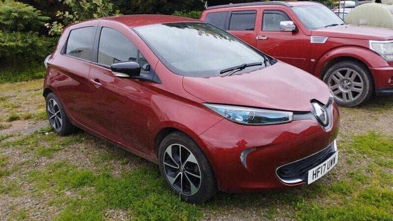 Red Used 2017 Renault Zoe Dynamique Hatchback | £4,250 (A bit pricey) - Image 1/4