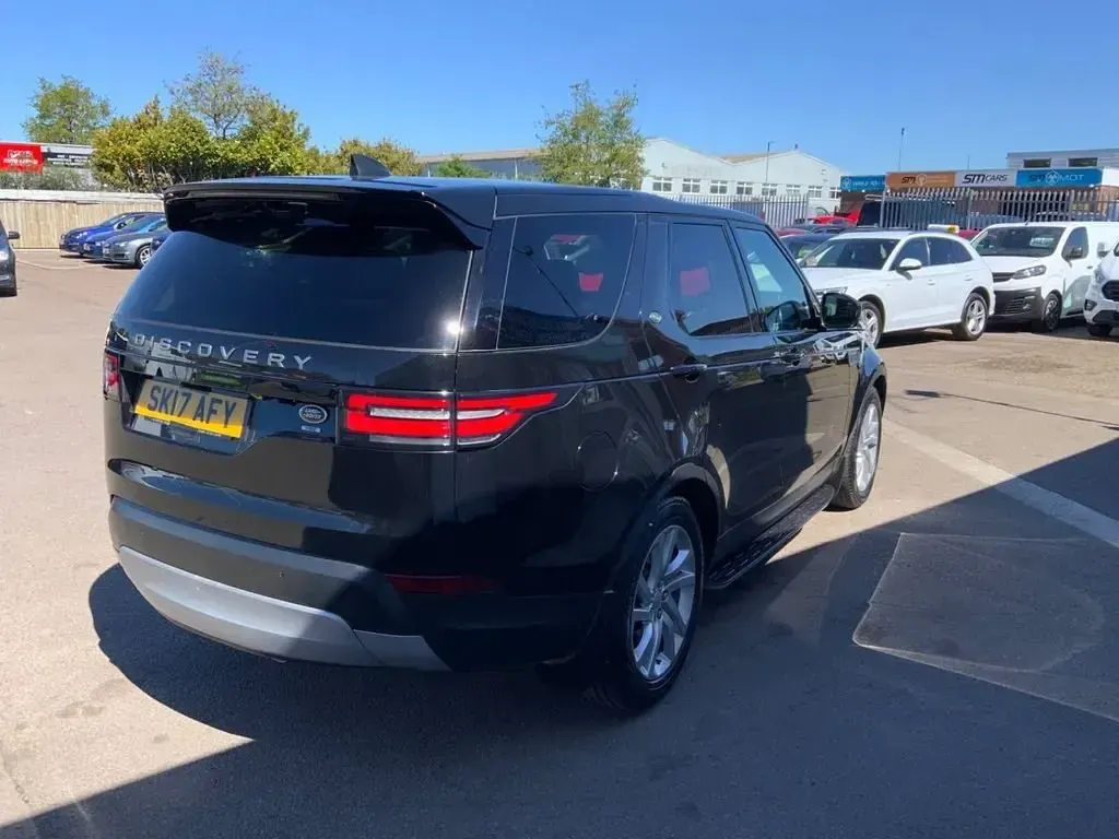 Usado Land Rover Discovery 5 HSE 240 HP (176 kW) 2017 Preto SUV