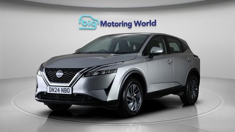 Used Nissan Qashqai Acenta Premium 140 HP (102 kW) 2024 Silver SUV