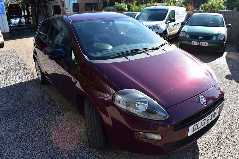 Usado Fiat Punto Easy 77 HP (56 kW) 2013 Vermelho Citadino