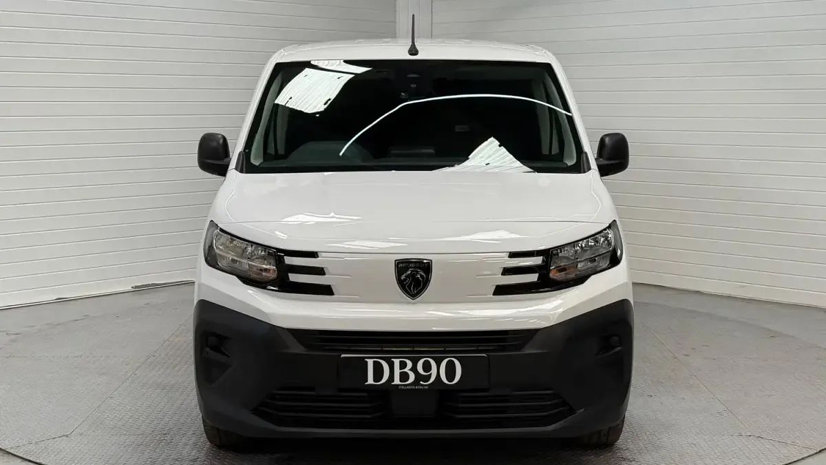 Used Peugeot Partner 131 HP (96 kW) 2024 White MPV