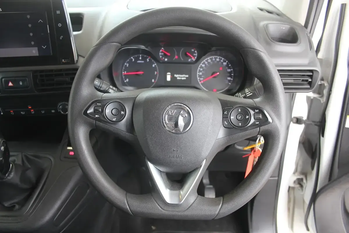Used Vauxhall Combo Sportive 100 HP (73 kW) 2021 White MPV