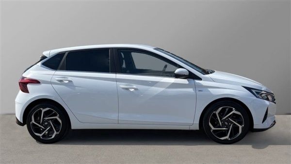 Used Hyundai i20 Premium 100 HP (73 kW) 2021 White  Hatchback