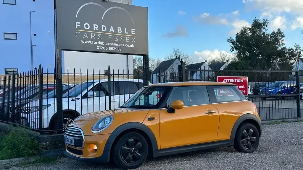 Usado Mini Cooper Hatch 136 CV (100 kW) 2014 Naranja Utilitario