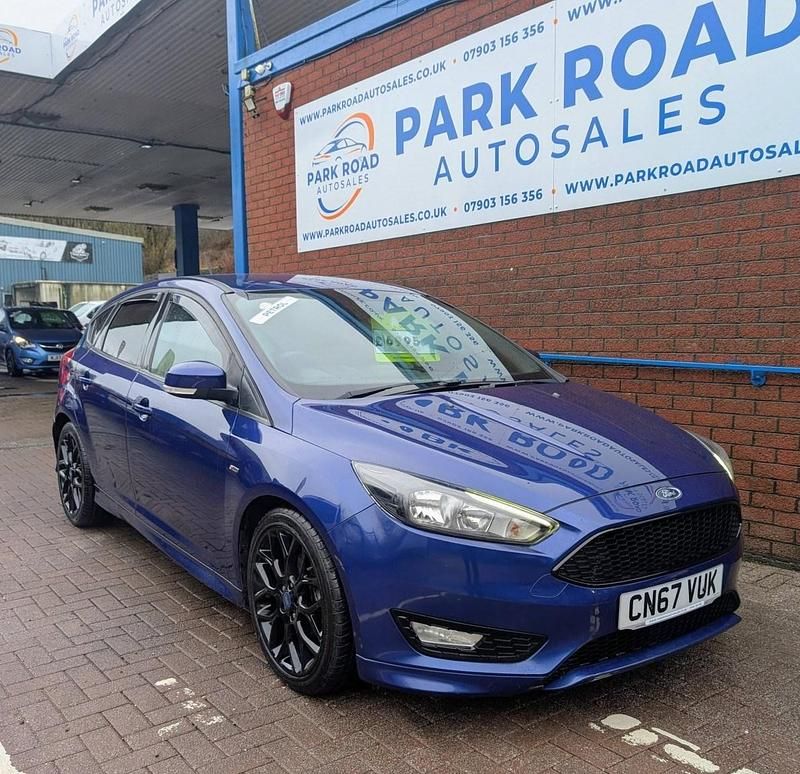 Used Ford Focus ST-Line 125 HP (91 kW) 2017 Blue Hatchback