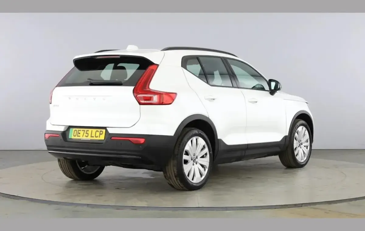 Used Volvo EX40 Core 172 kW (234 HP) 2025 White SUV