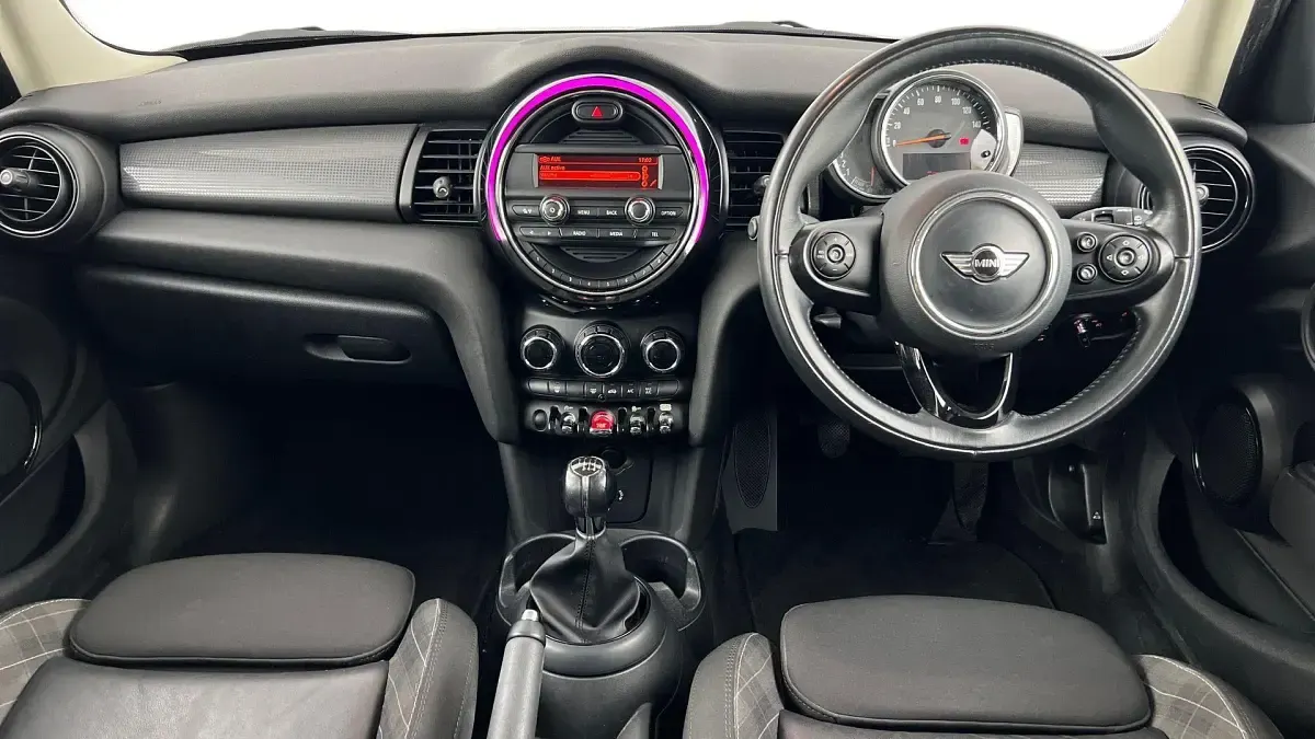 Used Mini Cooper Hatch 134 HP (98 kW) 2018 Blue Hatchback