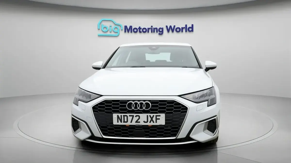 Begagnad Audi A3 Sportback Sport 2023 Vit Halvkombi