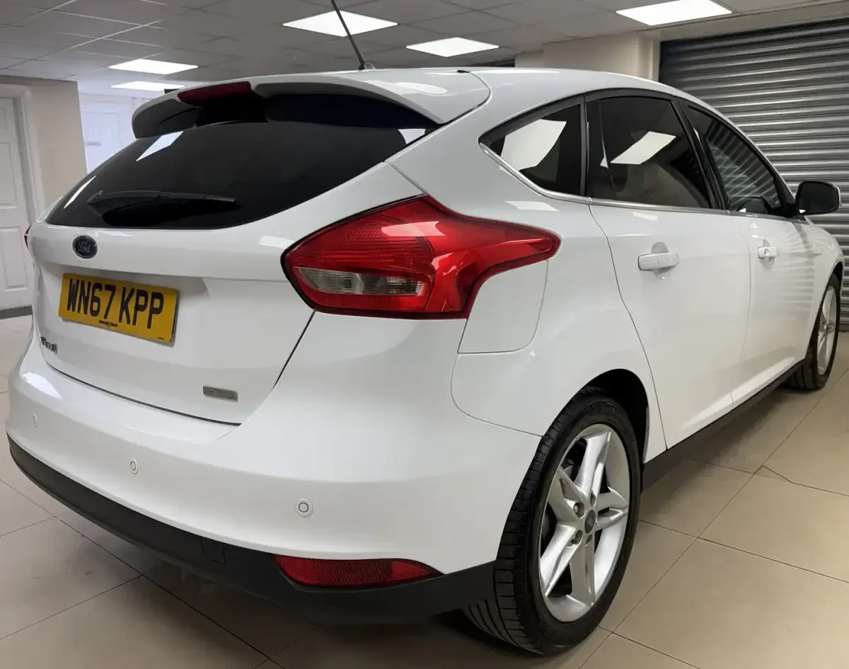 Used Ford Focus Titanium 125 HP (91 kW) 2017 White Hatchback