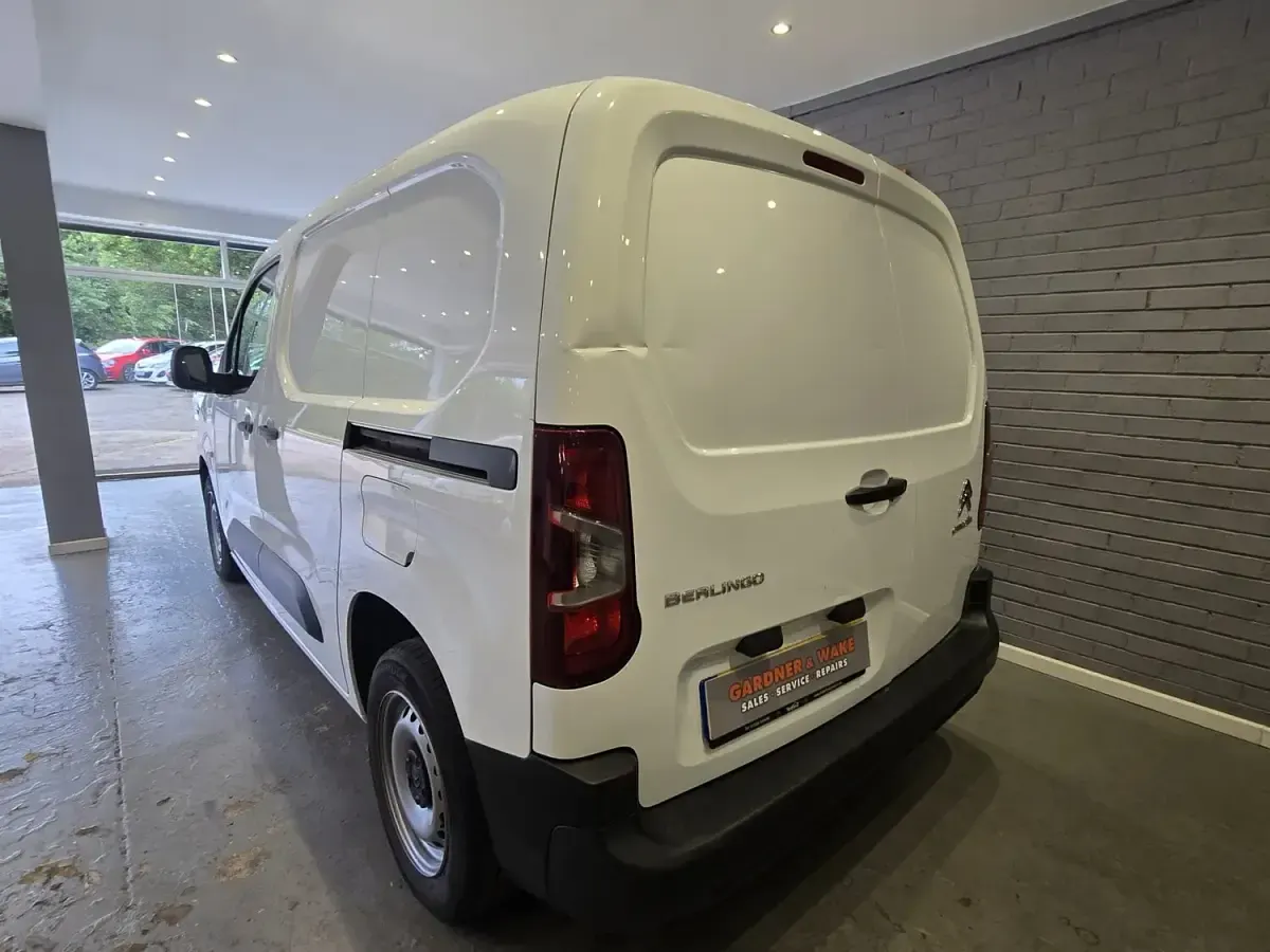 Used Citroën Berlingo 75 HP (55 kW) 2019 White MPV