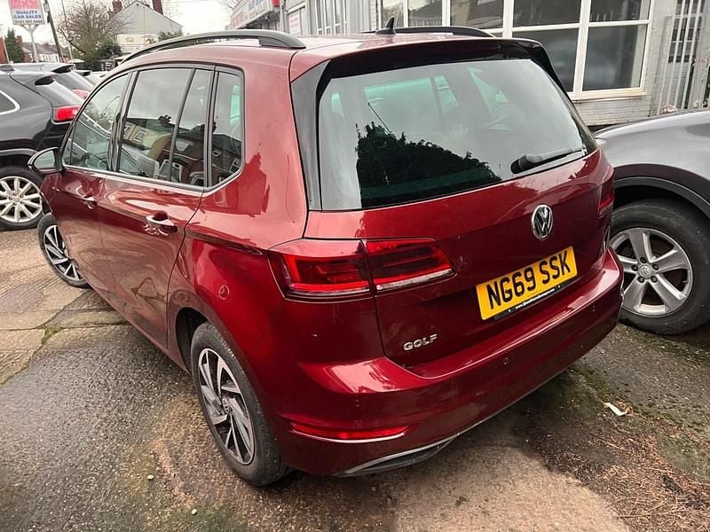 Used VW Golf Sportsvan Match 116 HP (85 kW) 2019 Red MPV