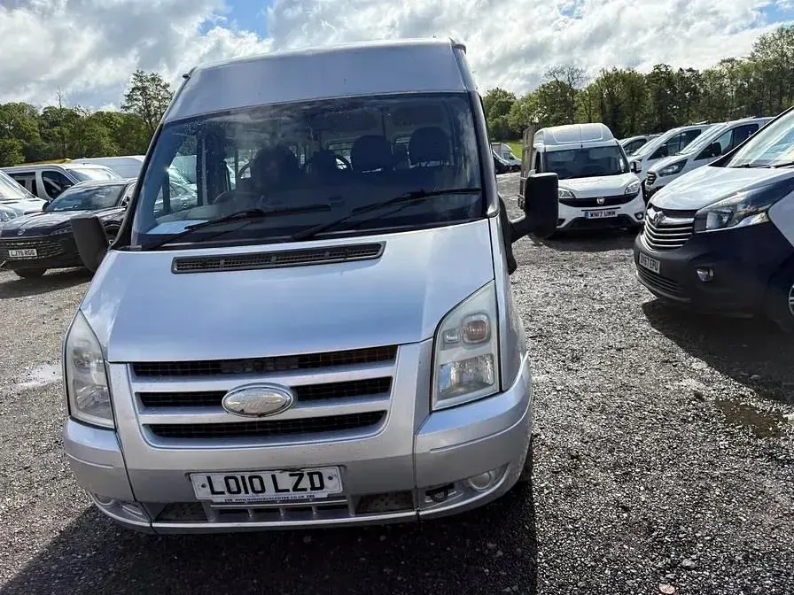 Gebraucht Ford Transit 115 PS (84 kW) 2010 Silber Van / Kleinbus