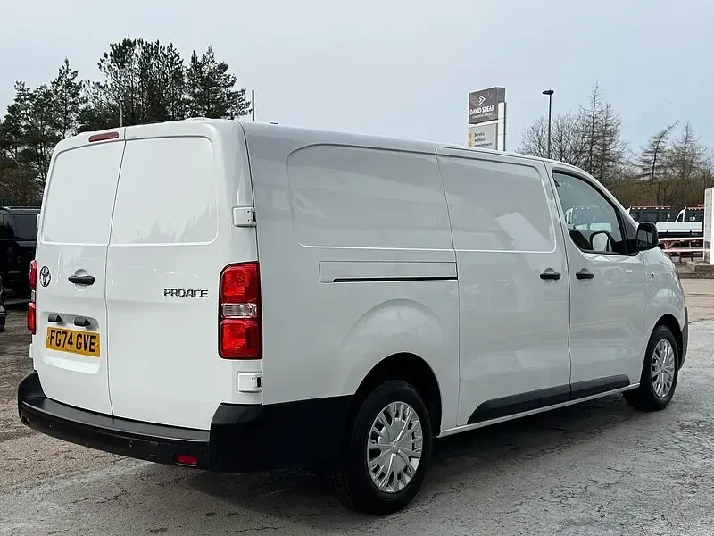 Used Toyota Proace Play 145 HP (106 kW) 2024 White MPV